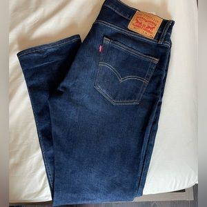 Barely worn classic - yellow stitching - Levi’s 511 slim 33x 30